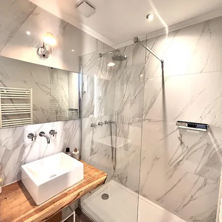 Charming Center And Beaches Apartment